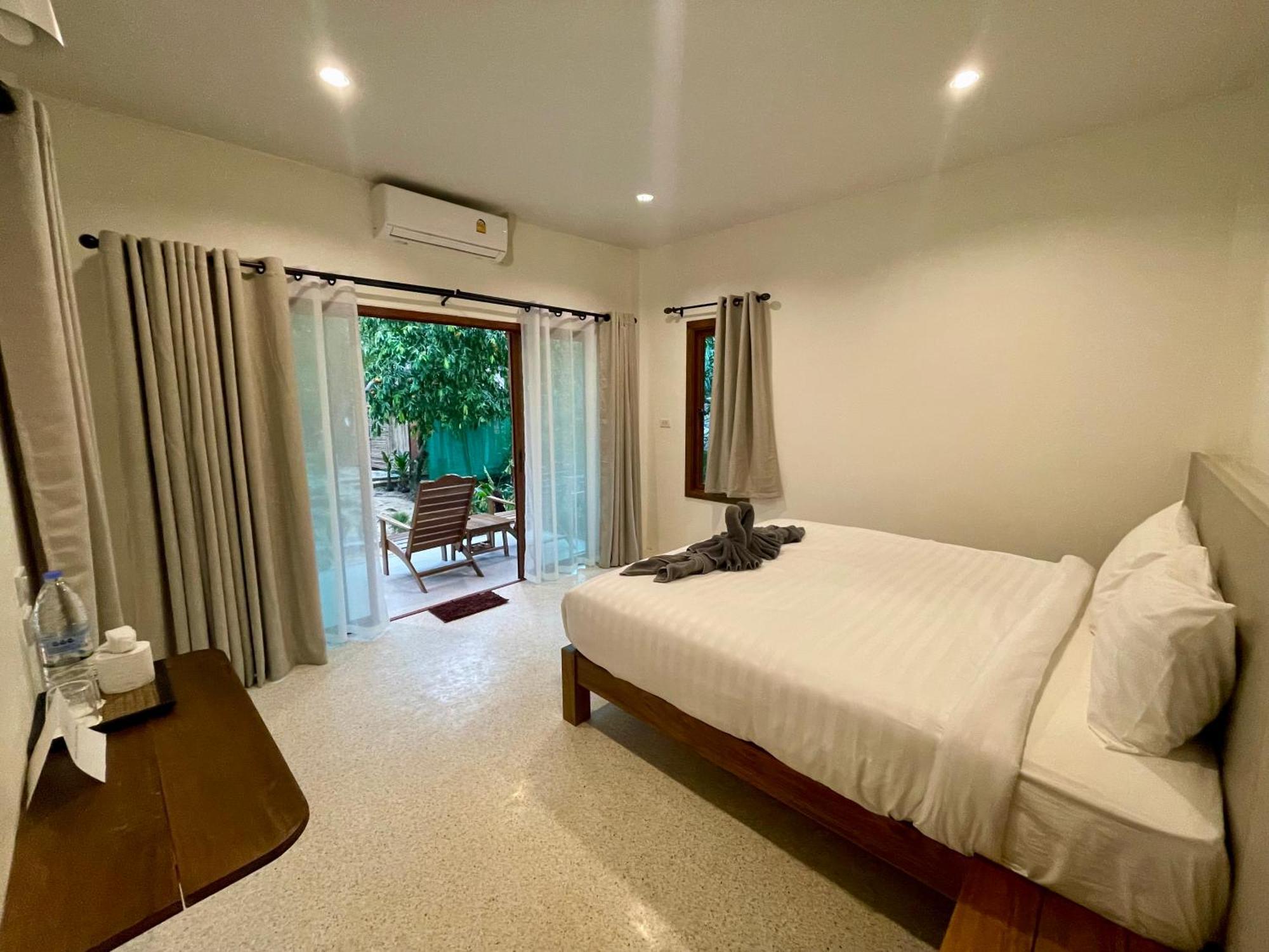 Sunny Cove Beach Resort Koh Phayam Ranong Bagian luar foto