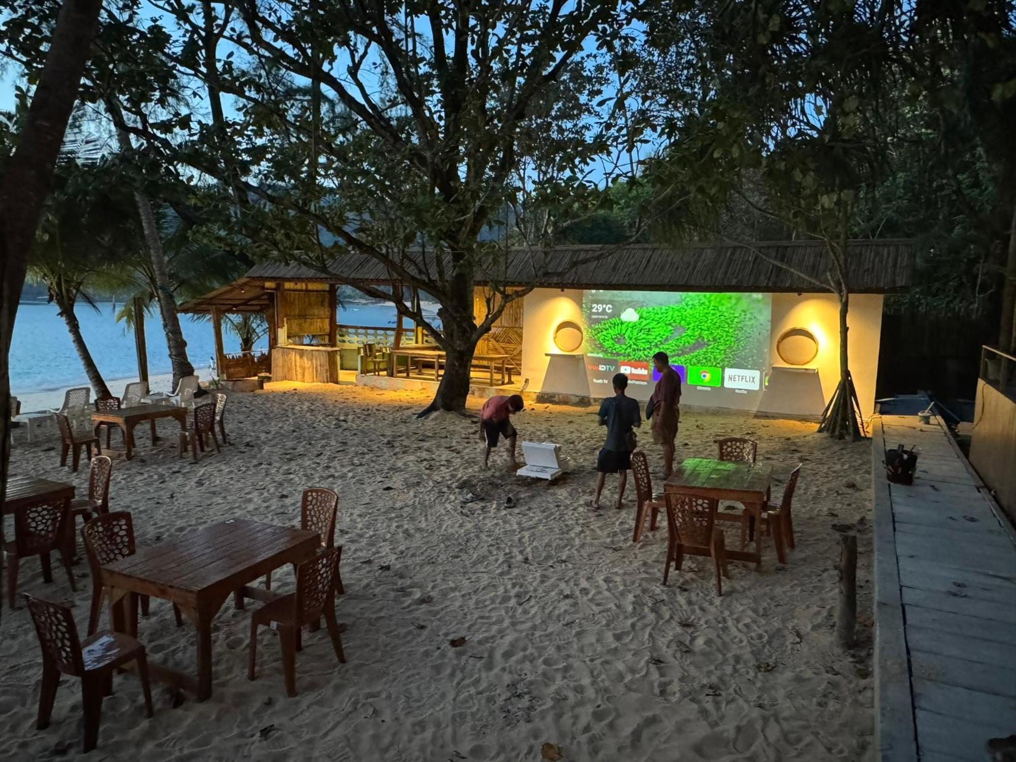 Sunny Cove Beach Resort Koh Phayam Ranong Bagian luar foto