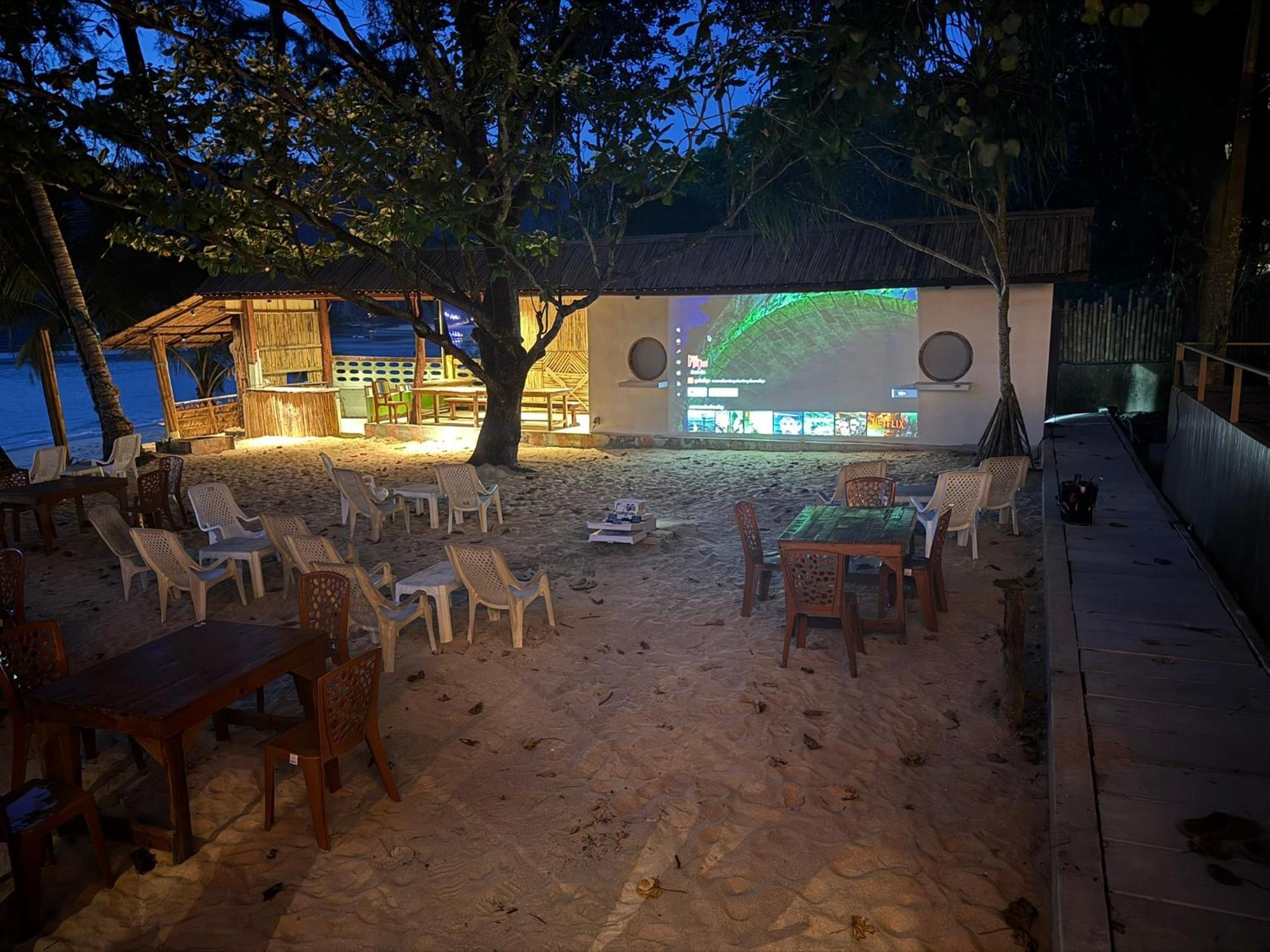 Sunny Cove Beach Resort Koh Phayam Ranong Bagian luar foto
