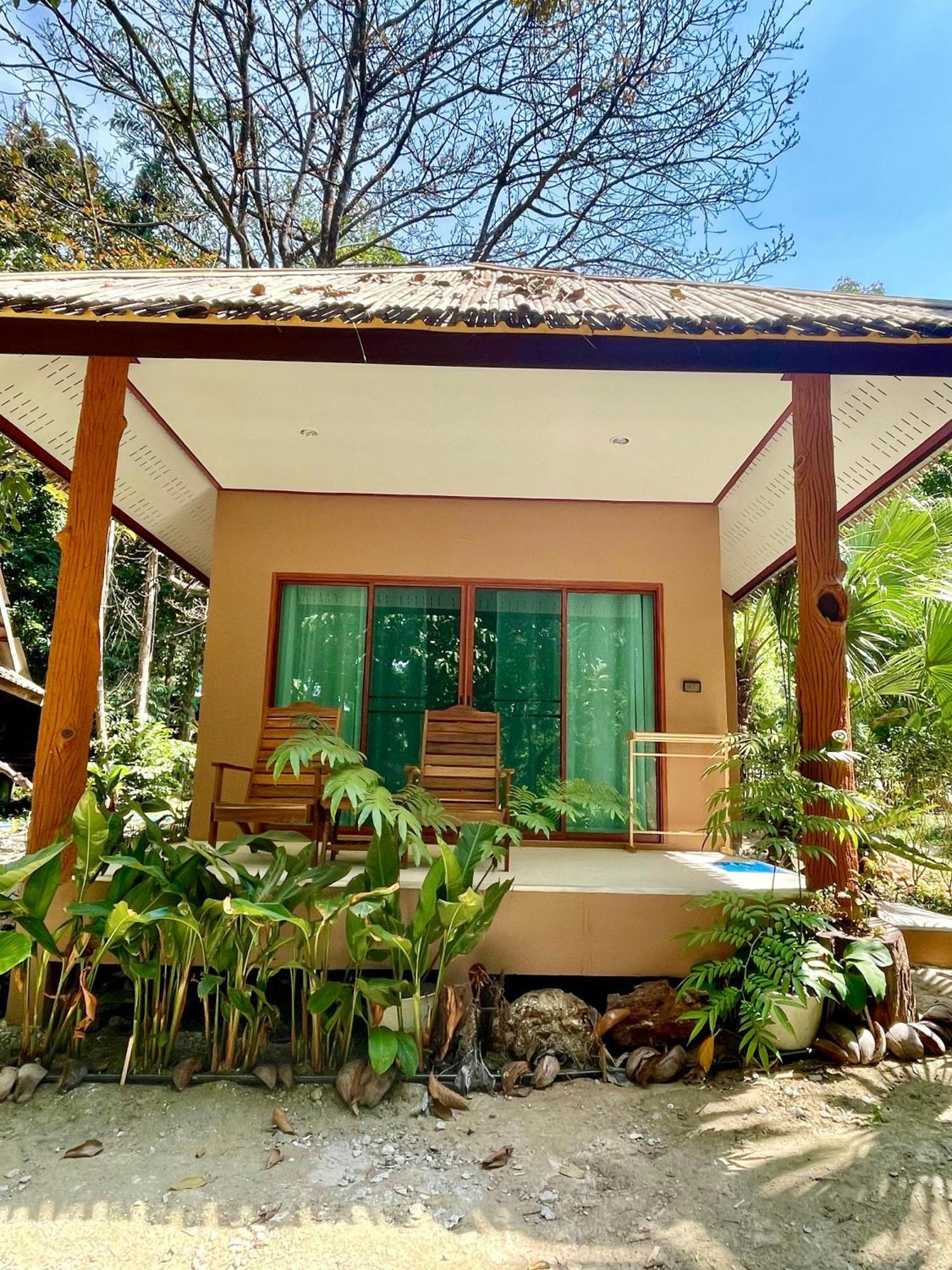 Sunny Cove Beach Resort Koh Phayam Ranong Bagian luar foto
